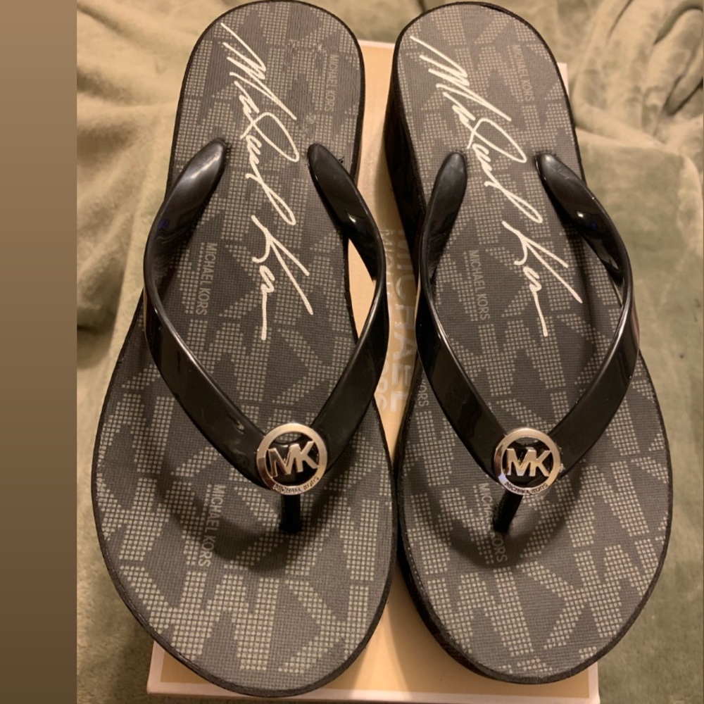 Micheal Kors-Bedford flip flop